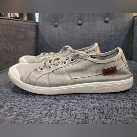Blowfish Malibu Light Gray Canvas Sneakers - Picture 1 of 5